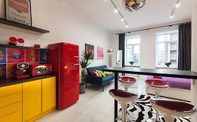 Pop Art Flat Near Opera-Self Check-In & Netflix